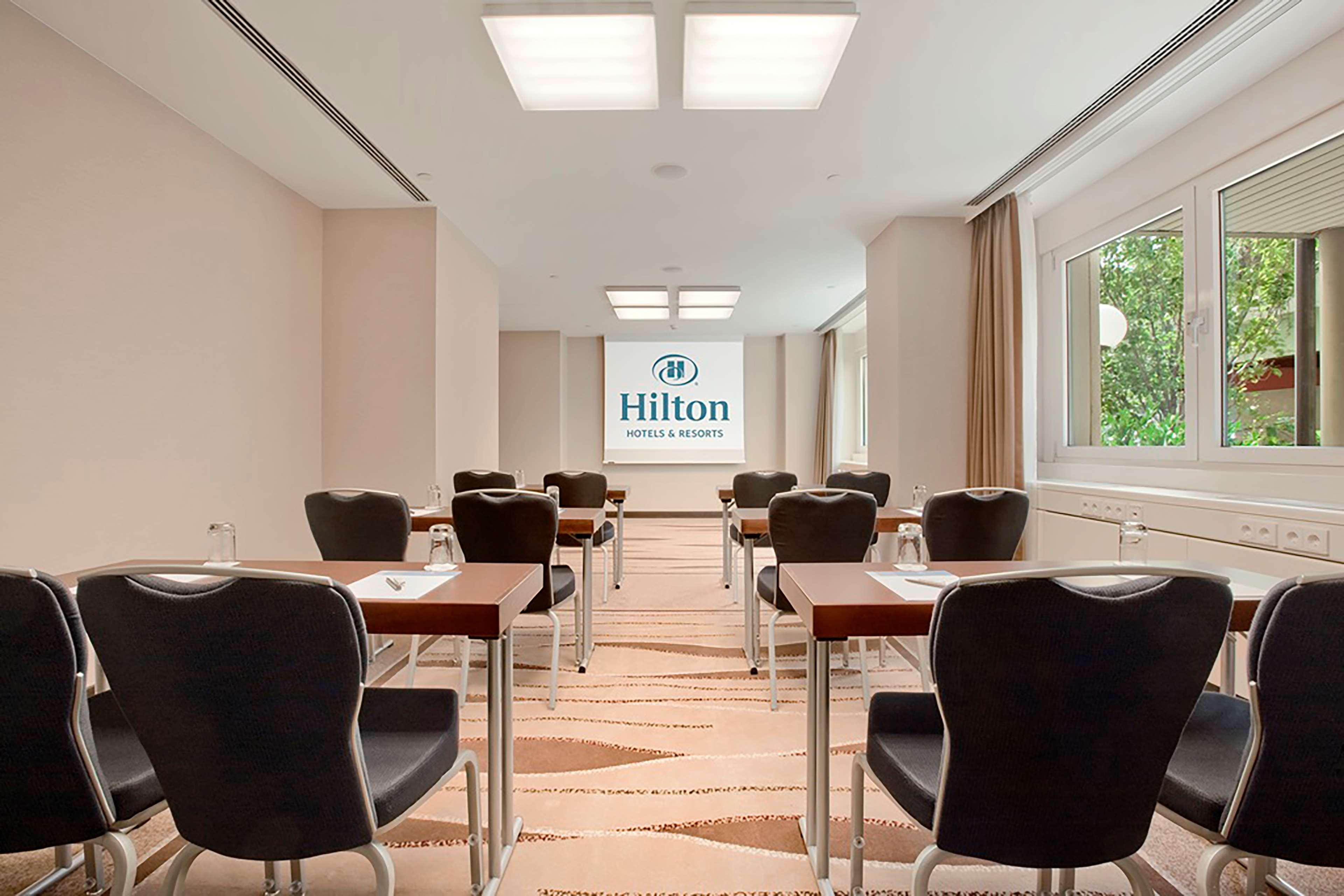 Hilton Vienna Waterfront Hotel Екстериор снимка